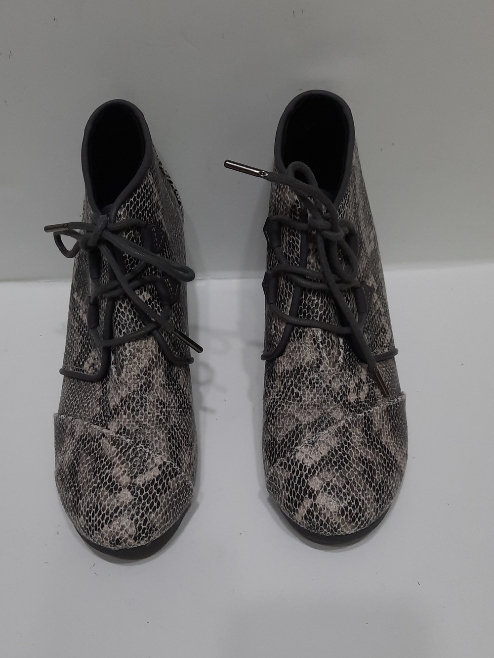 Women's Gray Snake-Print Lace-Up Ankle Boots